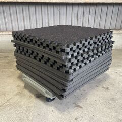 J7P2400 KaRaDa Style フロアマット 17枚 厚さ2cm ゴム ホーム ジム 防音 マット 衝撃吸収 振動吸収 ジョイントマット トレーニング エクササイズ 筋トレ 60cm×60cmの画像