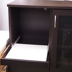 ニトリ レンジ台 食器棚 スライド棚付き 木目調 配達設置対応 コンセント付 レンジボードの画像