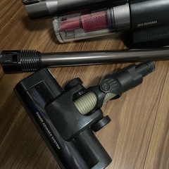 アイリスオーヤマ　充電式サイクロンスティッククリーナー SCD-141P-B 2台セットの画像