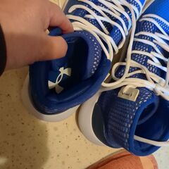 アンダーアーマーバスケットシューズの画像