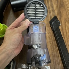 HITACHI充電式掃除機 PV-BFH900 スタンド込みの画像