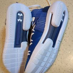 アンダーアーマーバスケットシューズの画像