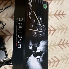 イヤホン付けて音が出る簡易的なドラムセットの画像