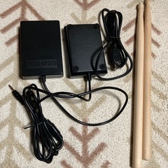 イヤホン付けて音が出る簡易的なドラムセットの画像