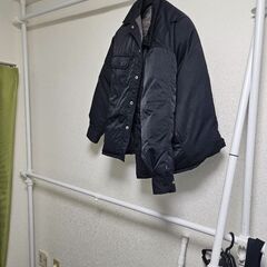 服を掛けられる棒を無料で配布します。の画像