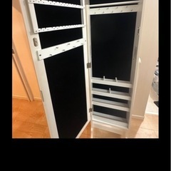 収納付き鏡の画像