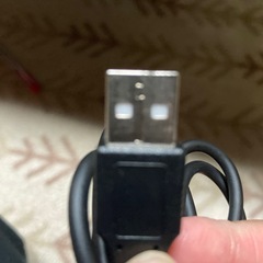 イヤホン付けて音が出る簡易的なドラムセットの画像