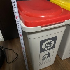 ゴミ箱2個の画像