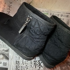 飾り付き ムートンブーツ インヒールの画像