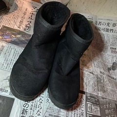 飾り付き ムートンブーツ インヒールの画像