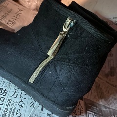 インヒール ムートンブーツ 飾り付きの画像