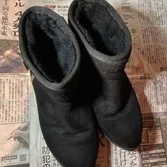 インヒール ムートンブーツ 飾り付きの画像