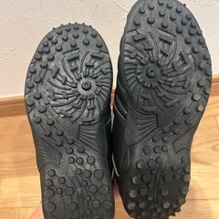 【11/16店頭にて購入】西松屋　スパイク　スニーカー　19cm　の画像