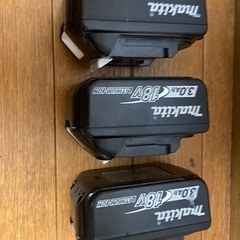 【即日ok】マキタバッテリー× 3 充電器付きの画像