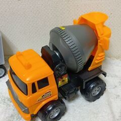 超BIGミキサー車＆建設土木車両３台＆収納できるトラックの画像