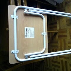 折りたたみテーブルの画像