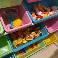 おもちゃの棚の画像