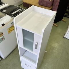 【リサイクルショップ ピカソ 小松原】🌈✨【超便利‼️スリム隙間収納✨】幅33 白キャビネット✨コンセント＆スライド棚付き🎉★1765★の画像