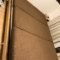 【中古】すのこベッドフレーム クイーンサイズ(三つ折りマットレス付)の画像