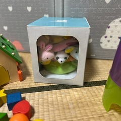 子どもの発達を促す知育おもちゃの画像