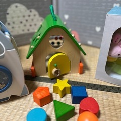 子どもの発達を促す知育おもちゃの画像