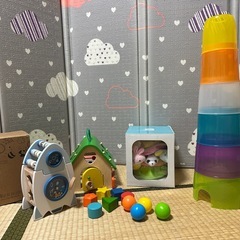子どもの発達を促す知育おもちゃの画像