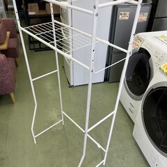 【リサイクルショップ ピカソ 小松原】🌈✨伸縮式ランドリーラック✨洗濯機ラック✨ホワイト✨★1509★の画像