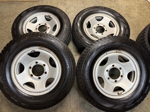 注目　激安　ハイエース　スタッドレスホイールセット