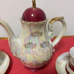 ティー
ボットとカップのセットの画像