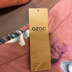 ニットカーディガンとスカートの画像