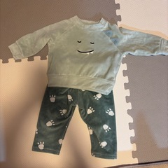 美品！アカチャンホンポ　80cm 恐竜　パジャマの画像