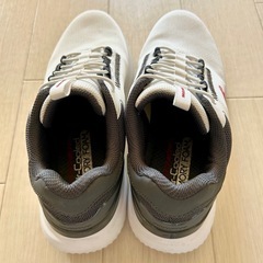 未使用に近い🉐人気のSKECHERSスケッチャーズ スニーカー白の画像