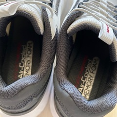 未使用に近い🉐人気のSKECHERSスケッチャーズ スニーカー白の画像