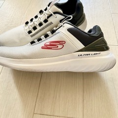 未使用に近い🉐人気のSKECHERSスケッチャーズ スニーカー白の画像