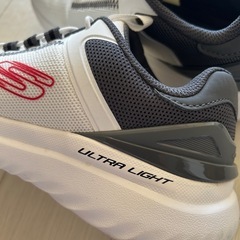 未使用に近い🉐人気のSKECHERSスケッチャーズ スニーカー白の画像