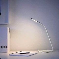 IKEA LEDワークランプ HÅRTE デスクライト ホワイト/シルバーの画像