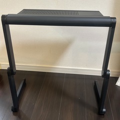 アルミ製折り畳み式ノートパソコンスタンド/パソコンデスク　500円の画像