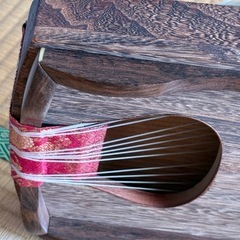 【11月末まで】伝統的13弦琴 木製 ダークブラウン ゆたん付き の画像