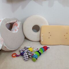 授乳クッションとドーナツクッションですの画像