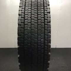 札幌発引取OK BRIDGESTONE W900 11R22.5 16PR 22.5インチ トラックタイヤ スタッドレス 1本 23年製 バリ溝 大型トラック ダンプ (STQ044)の画像