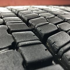 札幌発引取OK BRIDGESTONE W900 11R22.5 16PR 22.5インチ トラックタイヤ スタッドレス 1本 23年製 バリ溝 大型トラック ダンプ (STQ044)の画像