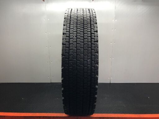 札幌発引取OK BRIDGESTONE W900 11R22.5 16PR 22.5インチ トラックタイヤ スタッドレス 1本 23年製 バリ溝 大型トラック ダンプ (STQ044)