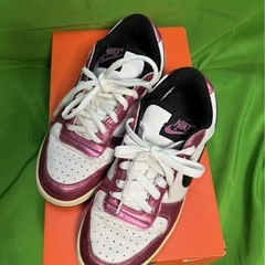 NIKE ナイキ　レディーススニーカー366636-100!23.5センチ@Y上の画像