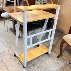 【新品/完成品】キャスター付きデスク 棚2段 机 テーブル ホワイト×木目ナチュラル 横幅60cm奥行43cm高さ88.5cm★買取帝国 志木店の画像
