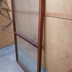 昔のガラス引き戸の画像