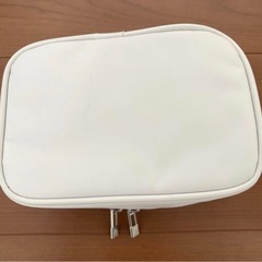 【新品未使用】ロクシタン　ポーチ　ハンドクリーム　リップバーム付きの画像