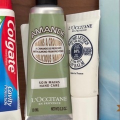 【新品未使用】ロクシタン　ポーチ　ハンドクリーム　リップバーム付きの画像