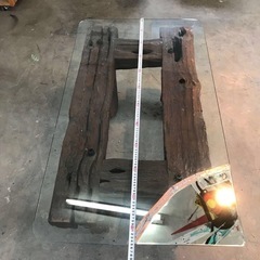 鏡が溶接されたテーブル 線路の枕木 センターテーブル の画像