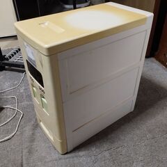 米びつ プラスチック製 （容量約10kg入ります）の画像