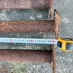 長めのフラワーサポート4本（錆びてます）の画像